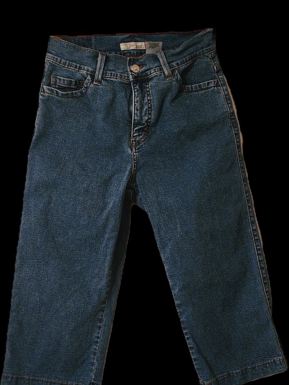 Relaxed Fit Womens's Dark Blue Denim Capri Pant